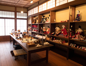 akabira doll castle 01